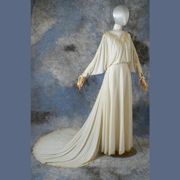 Vintage 1970s Union-Made Wedding Gown – Ivory Lace Boho Maxi with Train - Picture 5 of 13